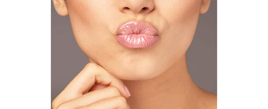 Glossy Lips- Deluvia