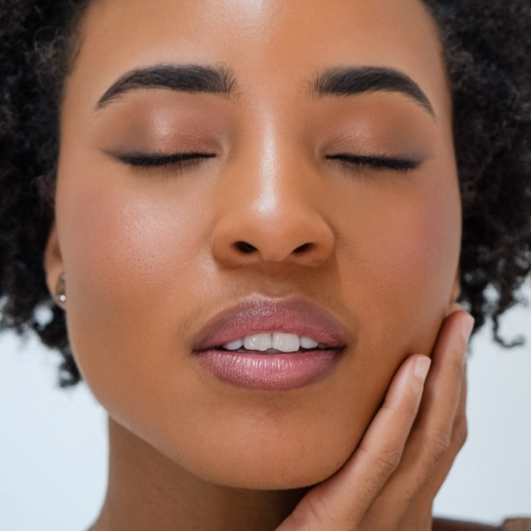 African American Woman wearing Demure Eye Colors in Copper, Chocolate Rose and Coral Sparkle