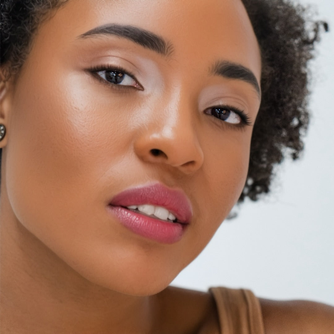 Woman wearing Sweetheart Lipstick 798.